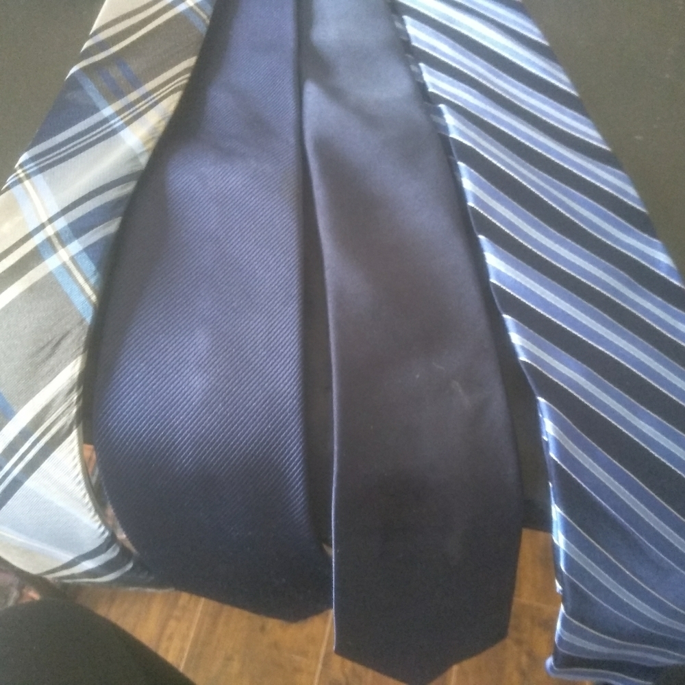 Ties blue